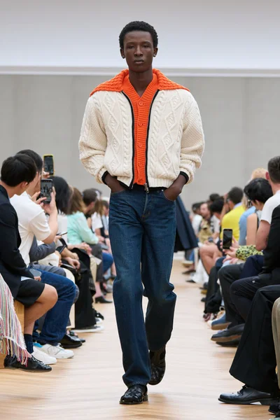 Look 64